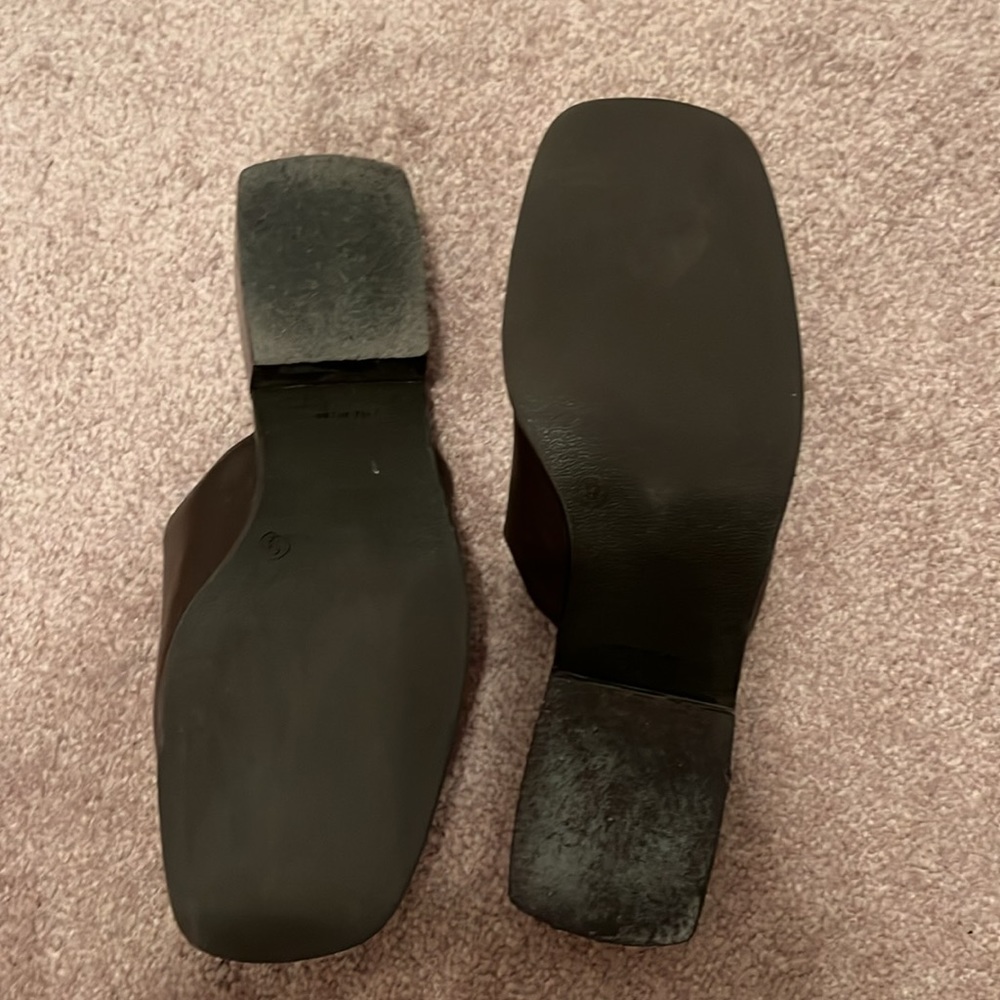Slip on brown shoes size 9M - Picture 3 of 3